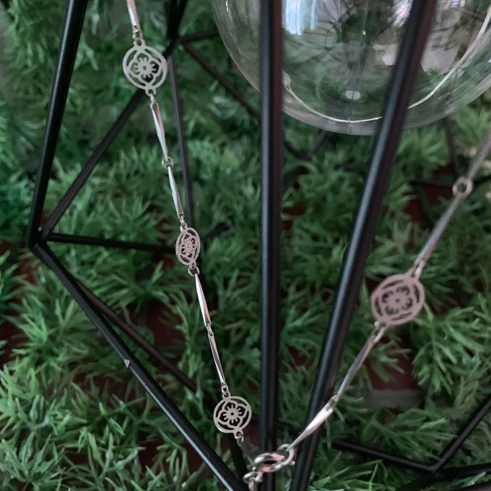 Dainty floral necklace
